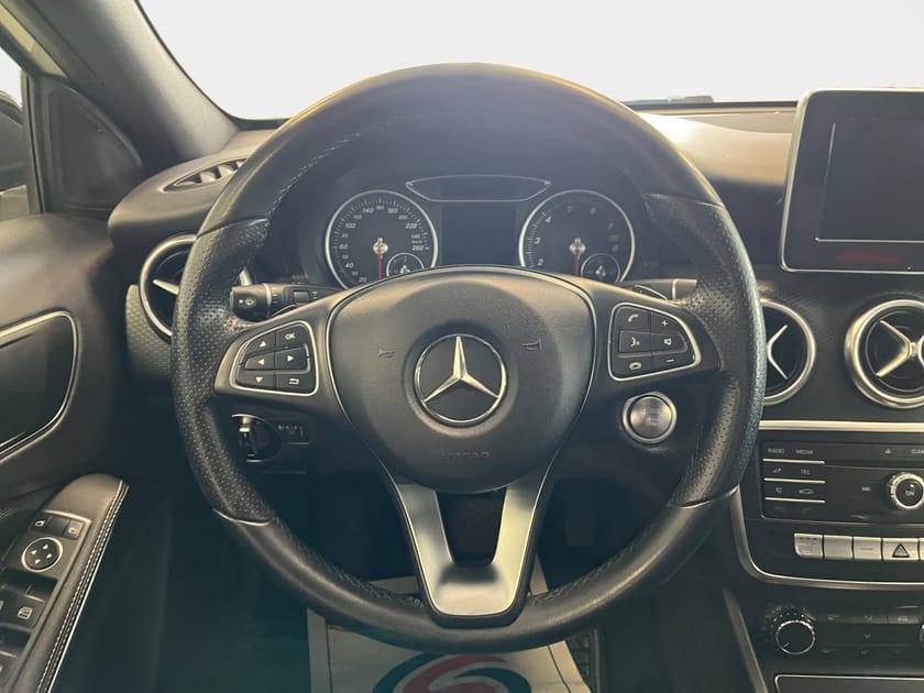 Bild 4 av Mercedes-Benz A 180 AMG Style 122hk *Backkamera/Tonade rutor*