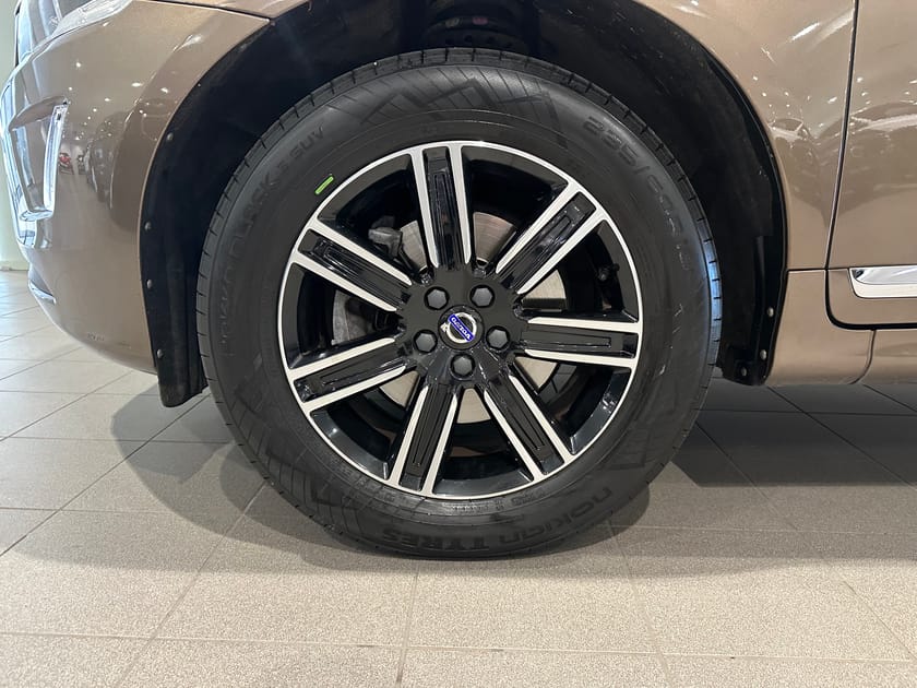 Bild 3 av Volvo XC60 D4 AWD Classic Summum / Farthållare / Sensorer Bak / Dragkrok /