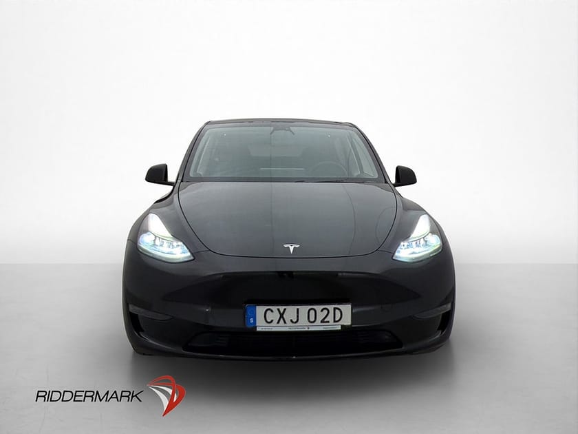Bild 3 av Tesla Model Y Long Range AWD Svensksåld Panorama MOMS Drag