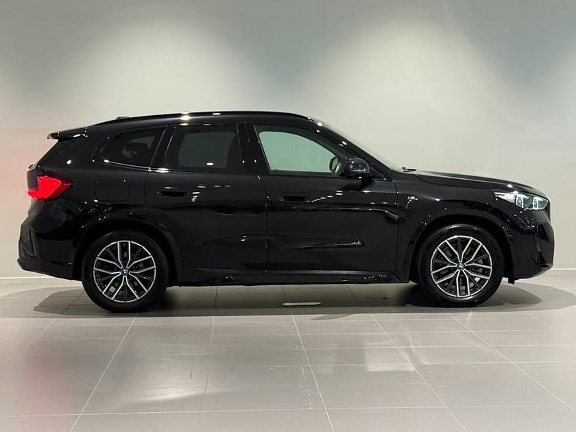 Bild 3 av BMW iX1 xDrive30 M Sport Drag Elstol m minne H/K Park Assist