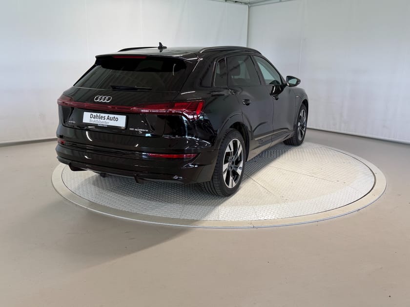 Bilde 3 av Audi e-tron 55 quattro S-line Sport ACC/Krok/Matrix/B&amp;O/360-kam/Skinn