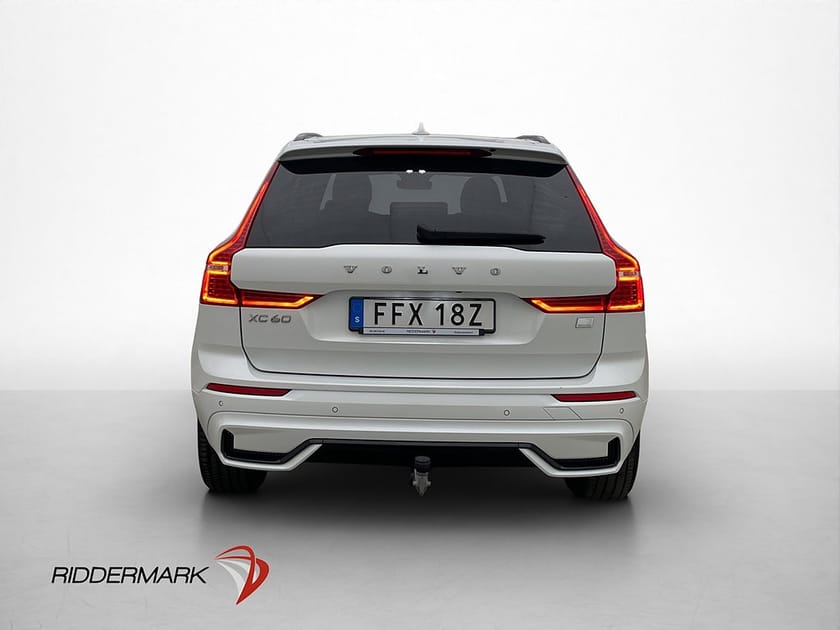 Bild 5 av Volvo XC60 LongRange T8 Ultimate Dark B&W Pano Luft Drag 360