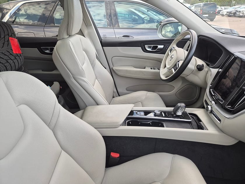 Bild 5 av Volvo XC60 T6 Recharge Core Bright plug in AWD 350HK 4x4 Panorama