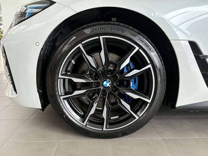 Bild 4 av BMW i4 M60 xDrive Gran Coupé 19" Comfort Access H/K Drag Rattvärme