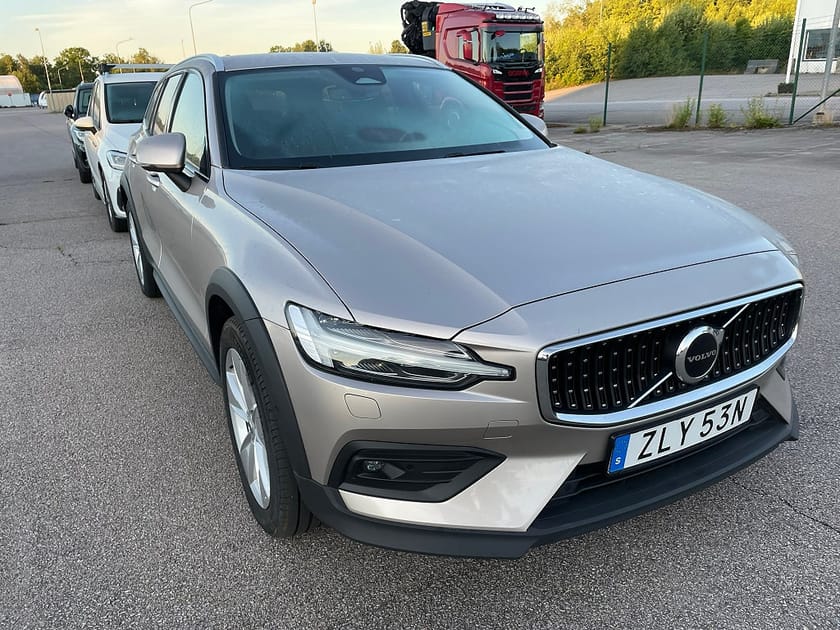 Bild 2 av Volvo V60 Cross Country B4 MILDHYBRID AWD 197HK Core