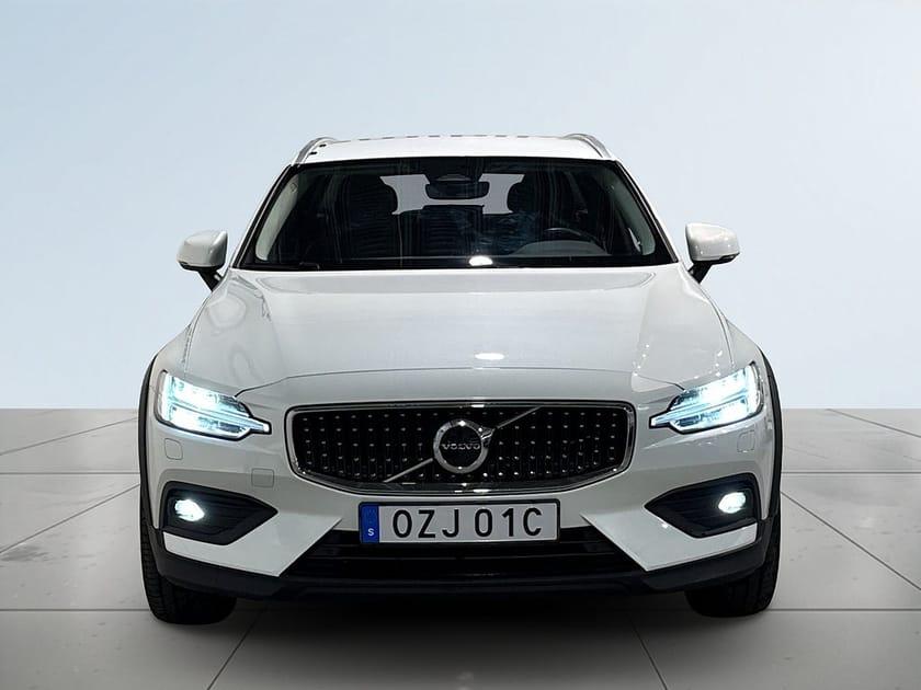 Bild 2 av Volvo V60 Cross Country B4 AWD Drag GPS Skinn Kamera Pvärm S/V-hjul