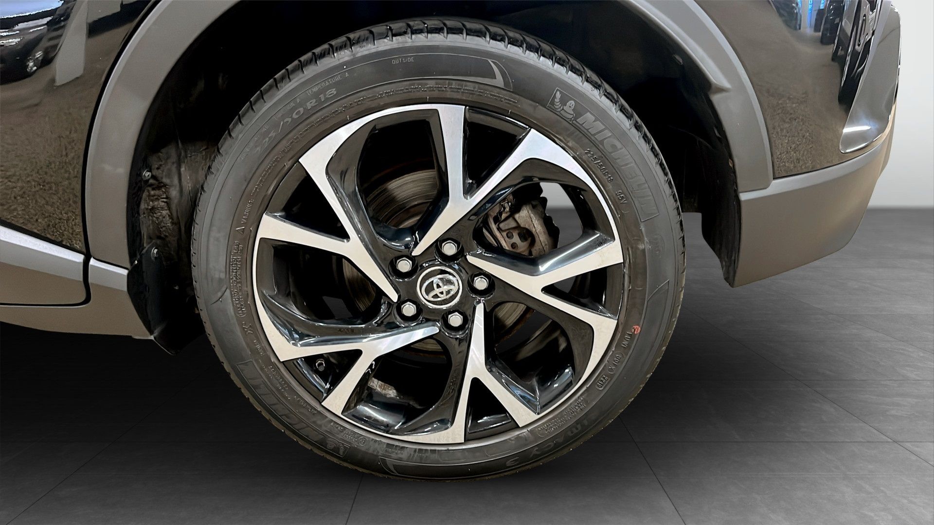 Toyota C-HR Hybrid 2019, bild 6/10