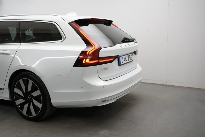Bild 3 av Volvo V90 Recharge T6 Plus Bright Edition, Taklucka, Navigation, HarmanKardon PremiumSound, Dragkrok