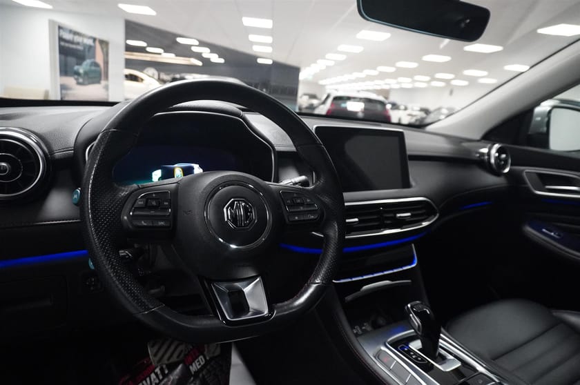 Bild 2 av MG EHS PHEV Luxury Pano Elstol 360 Kamera