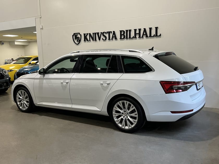Bild 2 av Škoda Superb iV Kombi Skoda 1.4 TSI Business Ed Style Moms Drag 218hk