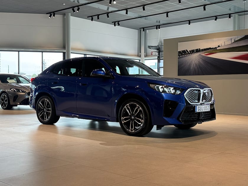 Bild 3 av BMW iX2 xDrive30 M Sport D/A Plus Drag Rattvärme Tonade rutor