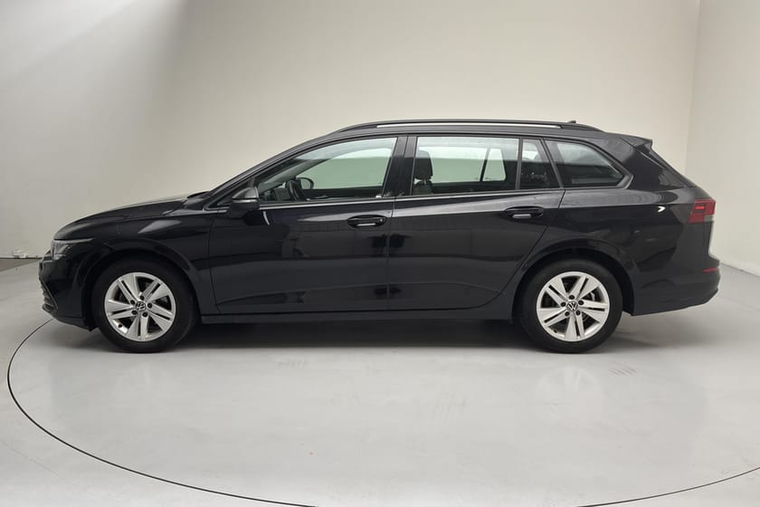 Bild 2 av Volkswagen Golf Sportscombi VIII 1.5 eTSI (150hk)