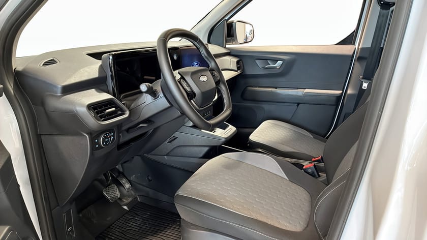 Bild 3 av Ford E-Transit Courier E-COURIER LIMITED SKÅP 136hk - Laddkort 1 år 15000 kr vid köp!