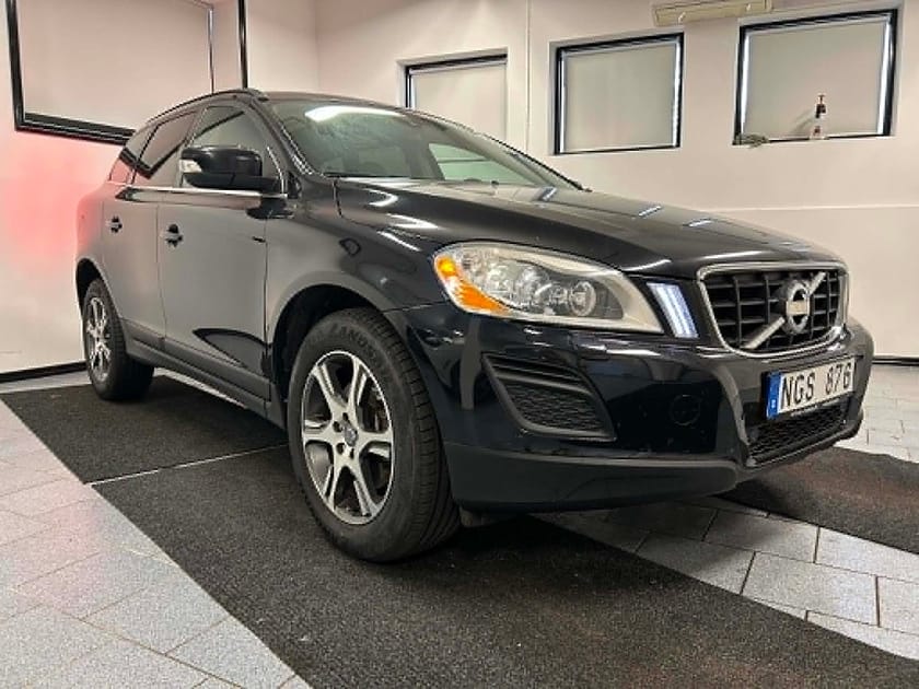 Bild 3 av Volvo XC60 D4 163 hk Momentum Euro 5 Panorama Läder