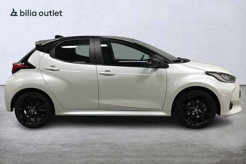 Bild 5 av Toyota Yaris Hybrid CVT Style 116hk Navi Backkamera Rattvärm