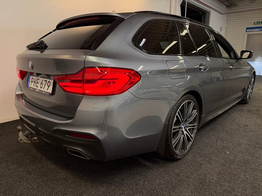 Bild 3 av BMW 530d xDrive Touring M-Sport Pano/Aero/Display-key/Drag/360