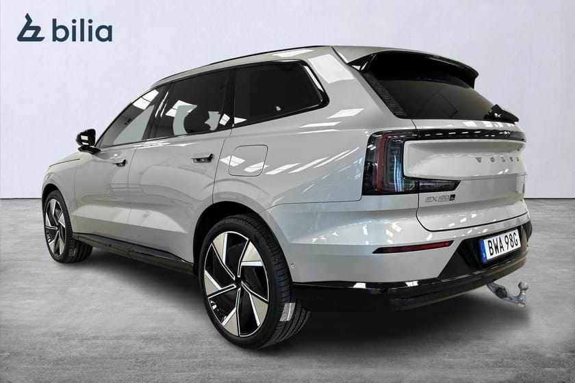 Bild 4 av Volvo EX90 Twin Motor 7-seater Ultra 7-sätes B&W 22" Drag Pilot Assist