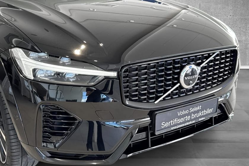 Bilde 2 av Volvo XC60 T8 Ultimate Dark - HUD, Krok, H&K, 360°, Panorama