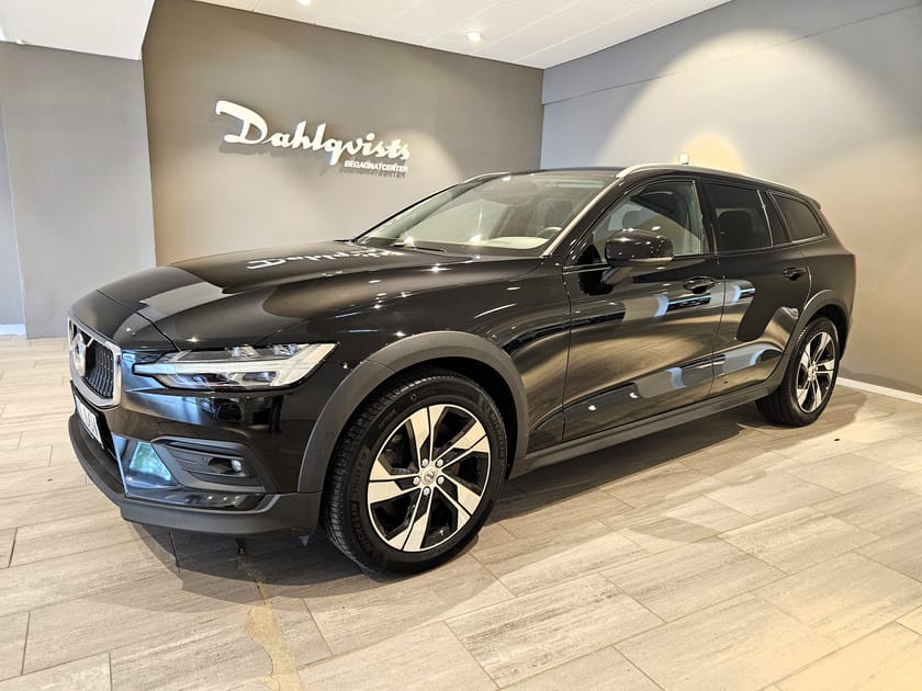 Bild 1 av Volvo V60 Cross Country B4 AWD 197hk | V-hjul Drag Värmare