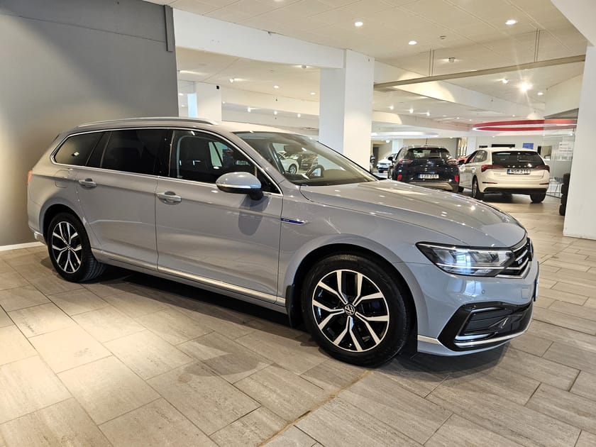 Bild 4 av Volkswagen Passat Sportscombi GTE SC 218hk V-hjul Drag Värmare SoH 95,9%