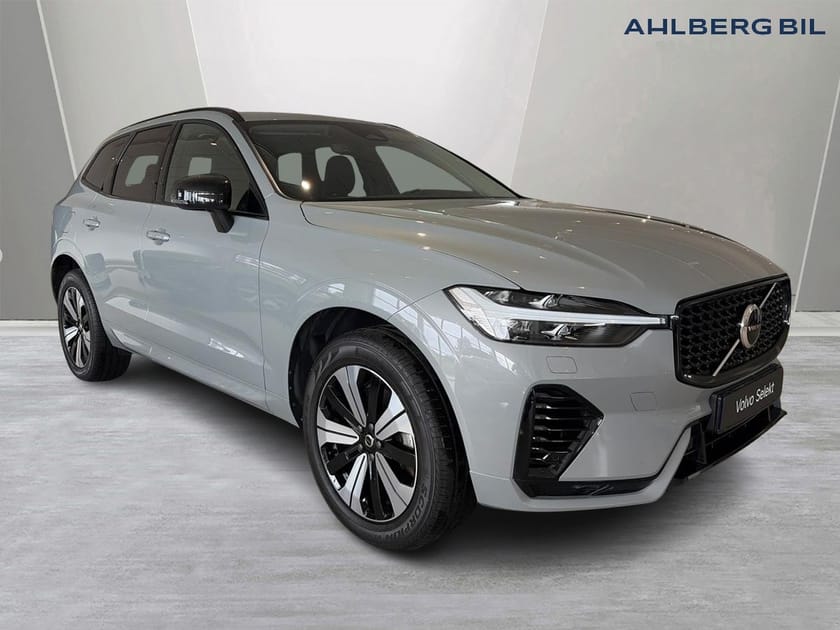 Bild 1 av Volvo XC60 Recharge T6 II Plus Dark Edition, Dragkrok Halvautomatisk, Parkerinsgkamera Bak, Baklucka Elmanövrerad, Google Maps