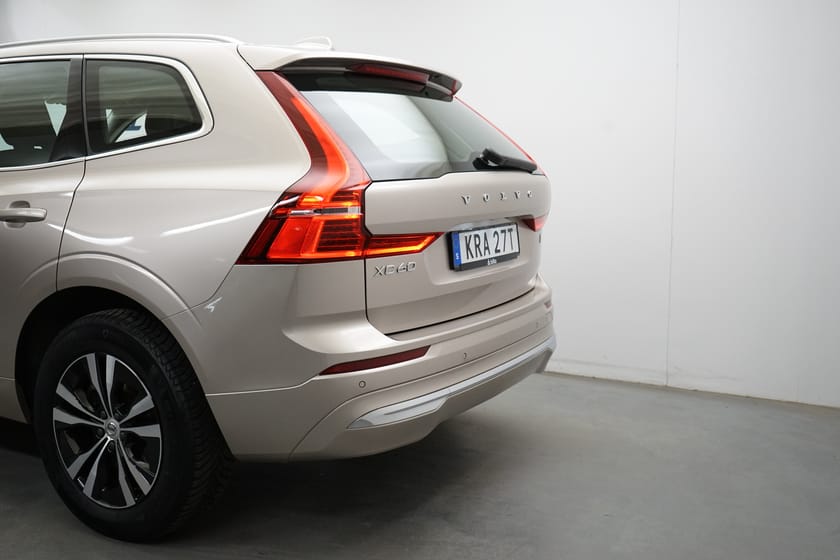 Bild 3 av Volvo XC60 Recharge T6 Core Edition, Dragkrok, Taklucka, Navigation, Förarstol elmanövrerad
