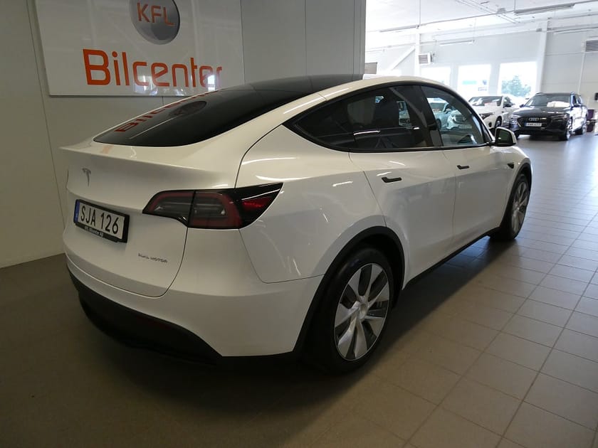 Bild 5 av Tesla Model Y Long Range AWD Drag-Pano-Skinn-Kamera-Navi-SoV