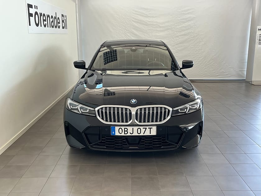 Bild 2 av BMW 330e Sedan M Sport Drag Park Assist HiFi Rattvärme Adpt Fart