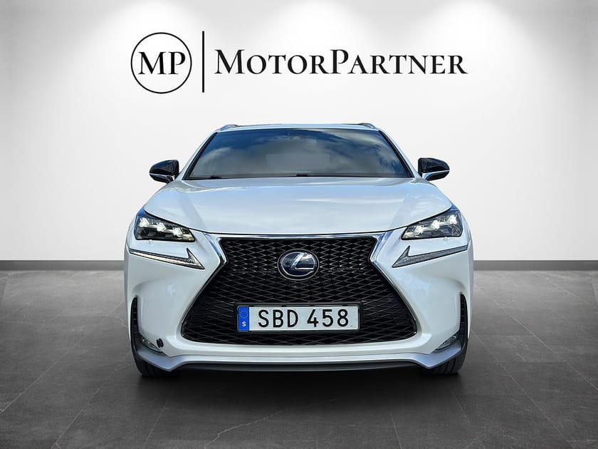 Bild 2 av Lexus NX 300h AWD E-CVT F Sport Taklucka Navi Drag HUD Euro 6