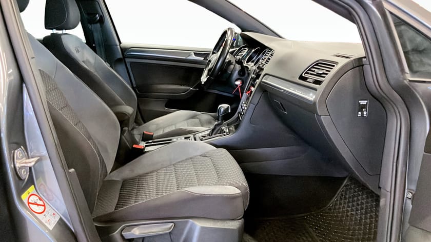 Bild 3 av Volkswagen Golf R-Line   / Automat / Carplay