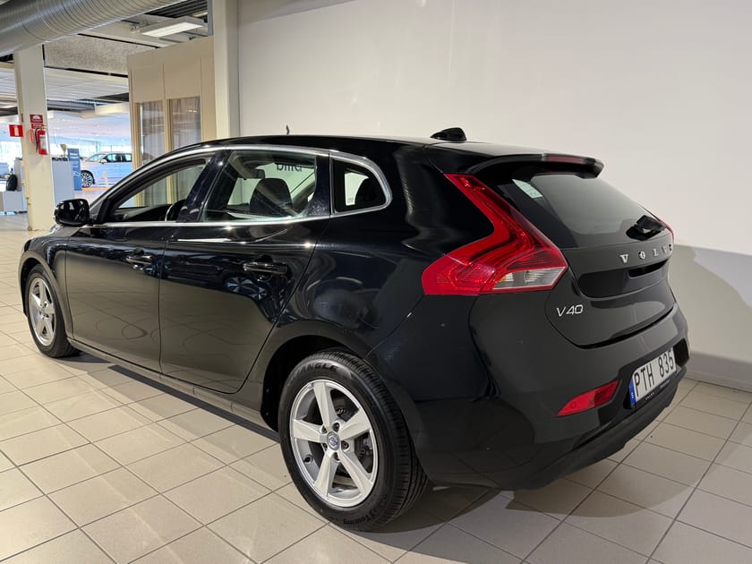 Bild 4 av Volvo V40 D2 Momentum | 7 tum High Perf | Klimatpaket