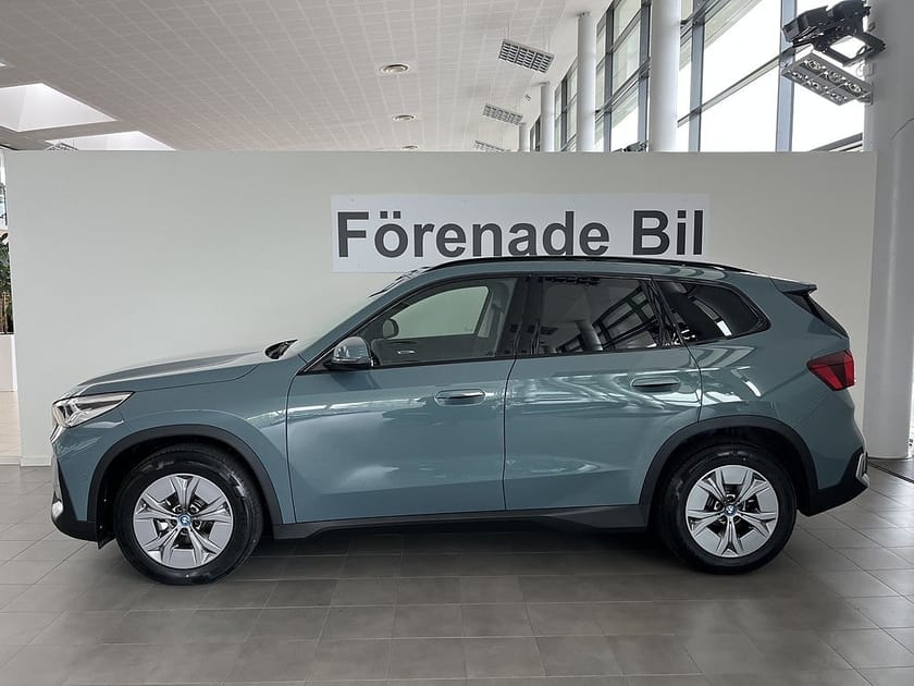 Bild 3 av BMW iX1 eDrive20 Rattvärme Nav Dragkrok Park Assist