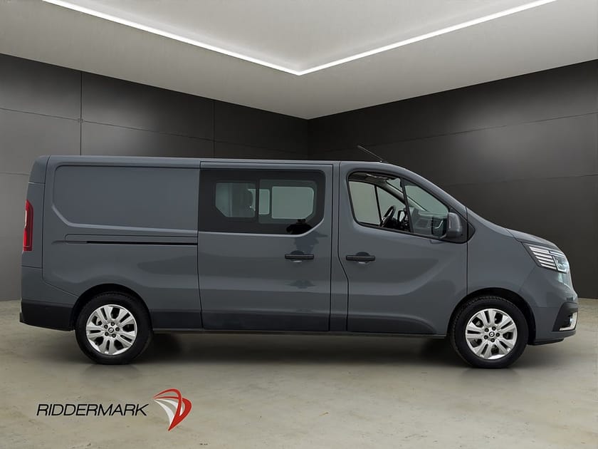 Bild 2 av Renault Trafic Passenger L2 Värm Drag B-Kamera CarPlay MOMS