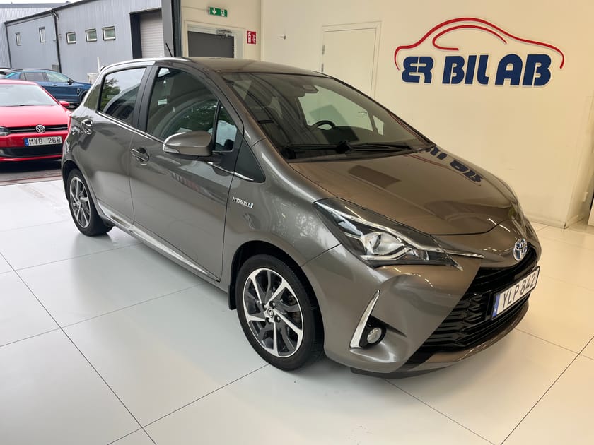 Bild 1 av Toyota Yaris Hybrid Fin bil med låga mil