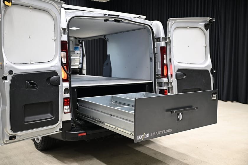 Bild 2 av Renault Trafic Skåpbil 125HK Inredning|Dubbelgolv|GPS|Backkamera|Drag|Värmare