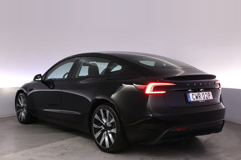 Bild 4 av Tesla Model 3 Long Range AWD Highland Autopilot Panorama