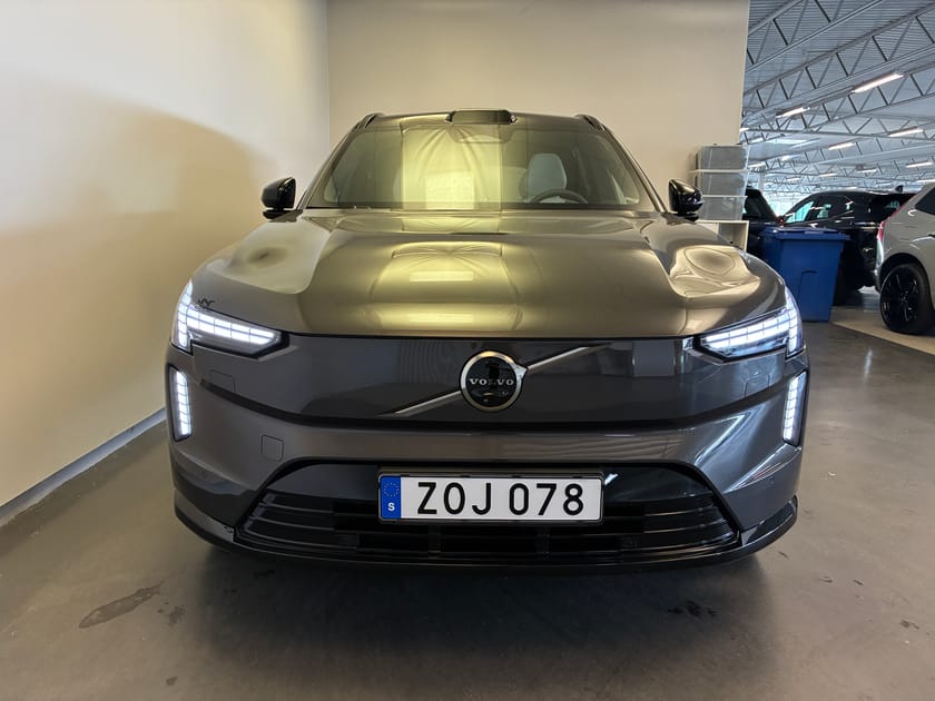 Bild 2 av Volvo EX90 Twin Motor Ultra 7-sätes / Luftfjädring / 360 Kamera / Dragkrok / BLIS / Bowers&Wilkins /