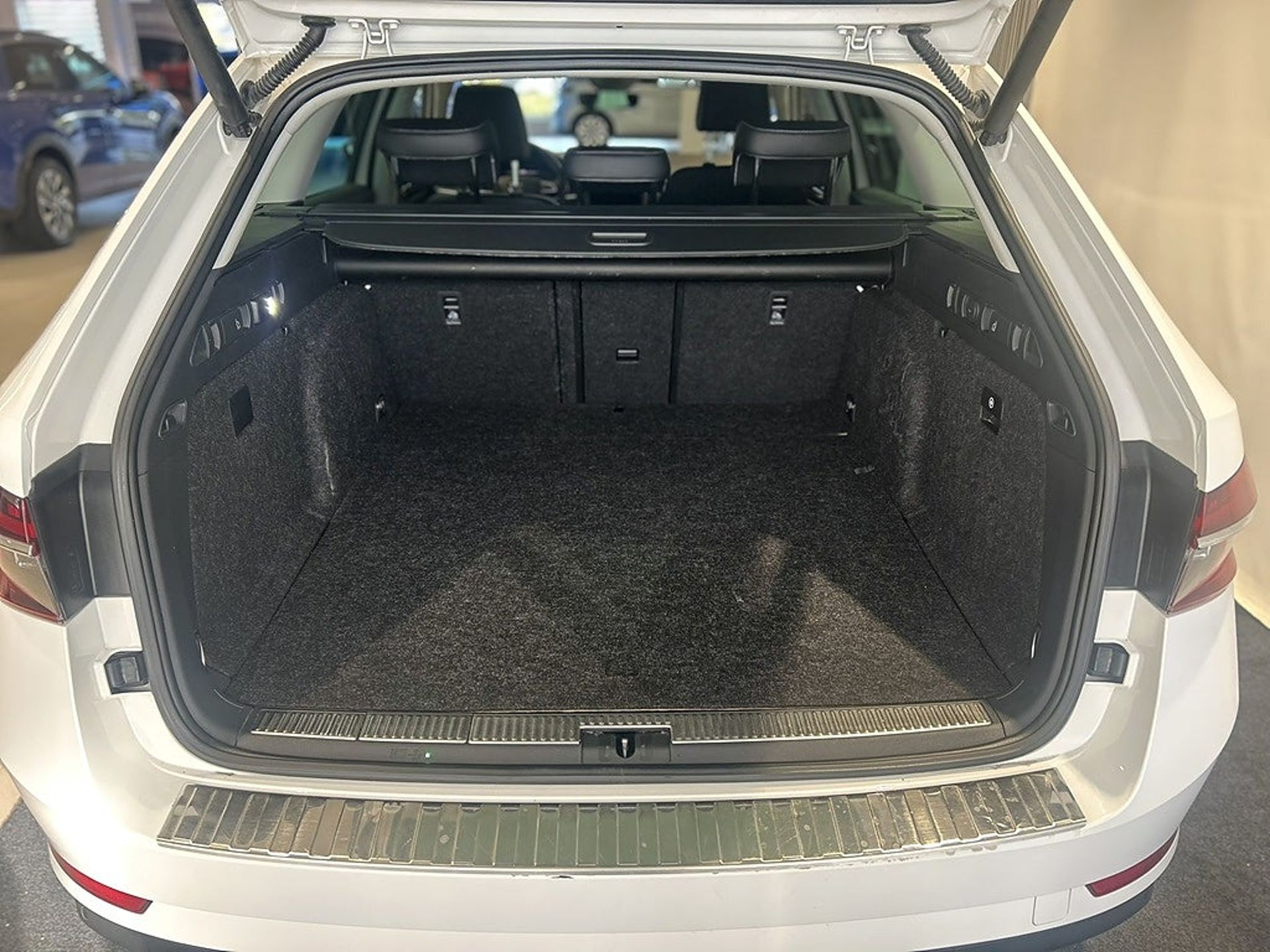 Skoda Superb 2020, bild 7/10