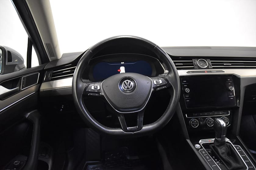 Bild 2 av Volkswagen Passat Sportscombi 2.0 TDI 4Motion Aut Drag Skinn AdaptivF Navi Rattv P-värm B-kam 190hk