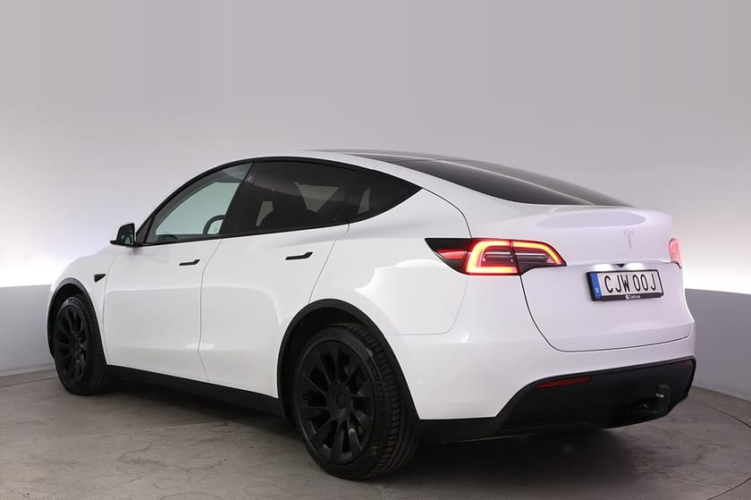 Bild 4 av Tesla Model Y Standard Range RWD Autopilot 20" Panorama Drag