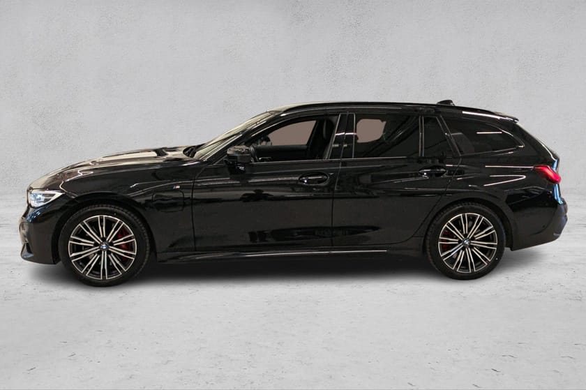 Bilde 2 av BMW 330e xDrive Touring M-Sport 292HK I Delskinn I H.feste I Navigasjon