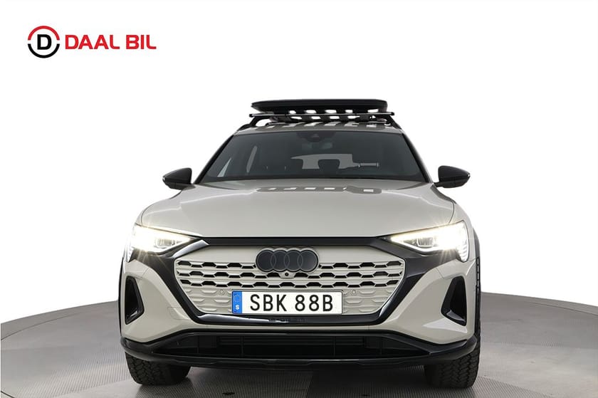 Bild 2 av Audi Q8 55 e-tron quattro 114kWh DAKAR PANO B&O-3D LUFT DRAG HUD MOMS
