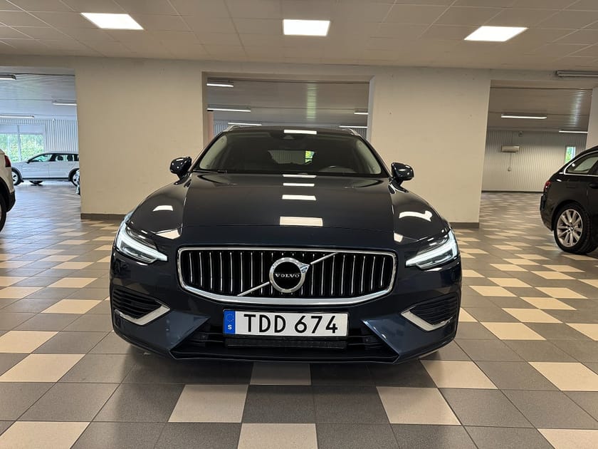 Bild 3 av Volvo V60 Recharge T6 AWD Inscription Helskinn B-Kamera Drag