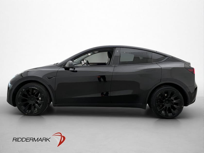 Bild 3 av Tesla Model Y Long Range AWD Pano Dragkrok AP Svensksåld