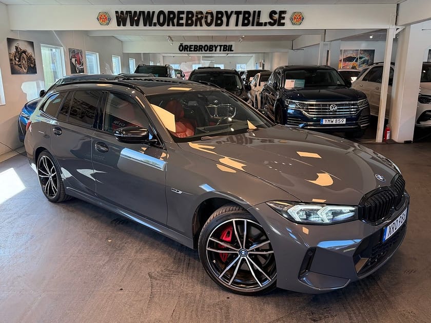 Bild 1 av BMW 330e xDrive Touring M Sport Pro HUD Pano Drag Kolfiber UNIK