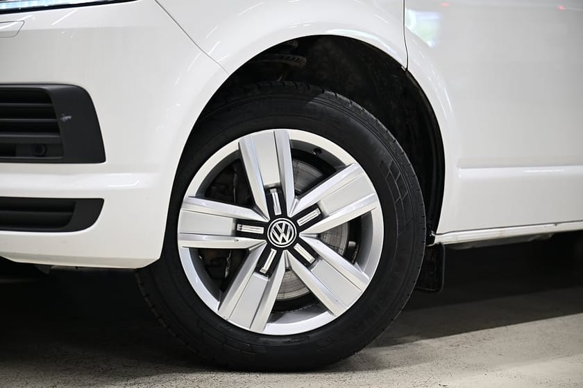 Bild 3 av Volkswagen Transporter 4M DSG 204HK L2|Nedlackad|LED|VInredd|EnÄgare|SeUtr!!