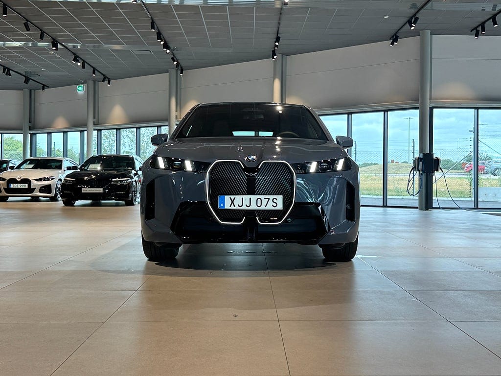 BMW iX xDrive60, 544hk, 2026