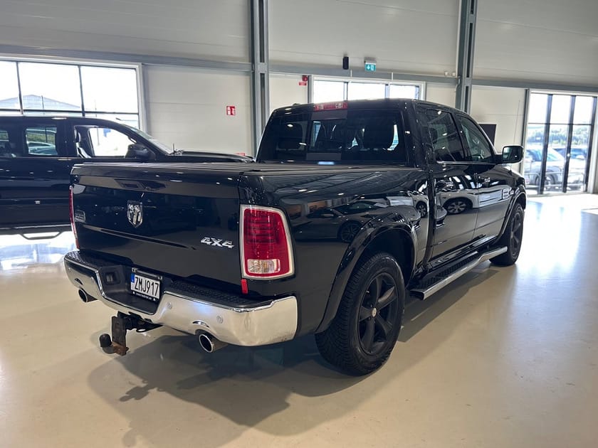 Bild 3 av RAM 1500 Crew Cab 5.7 HEMI TorqueFlite Longhorn Lock / Alpine