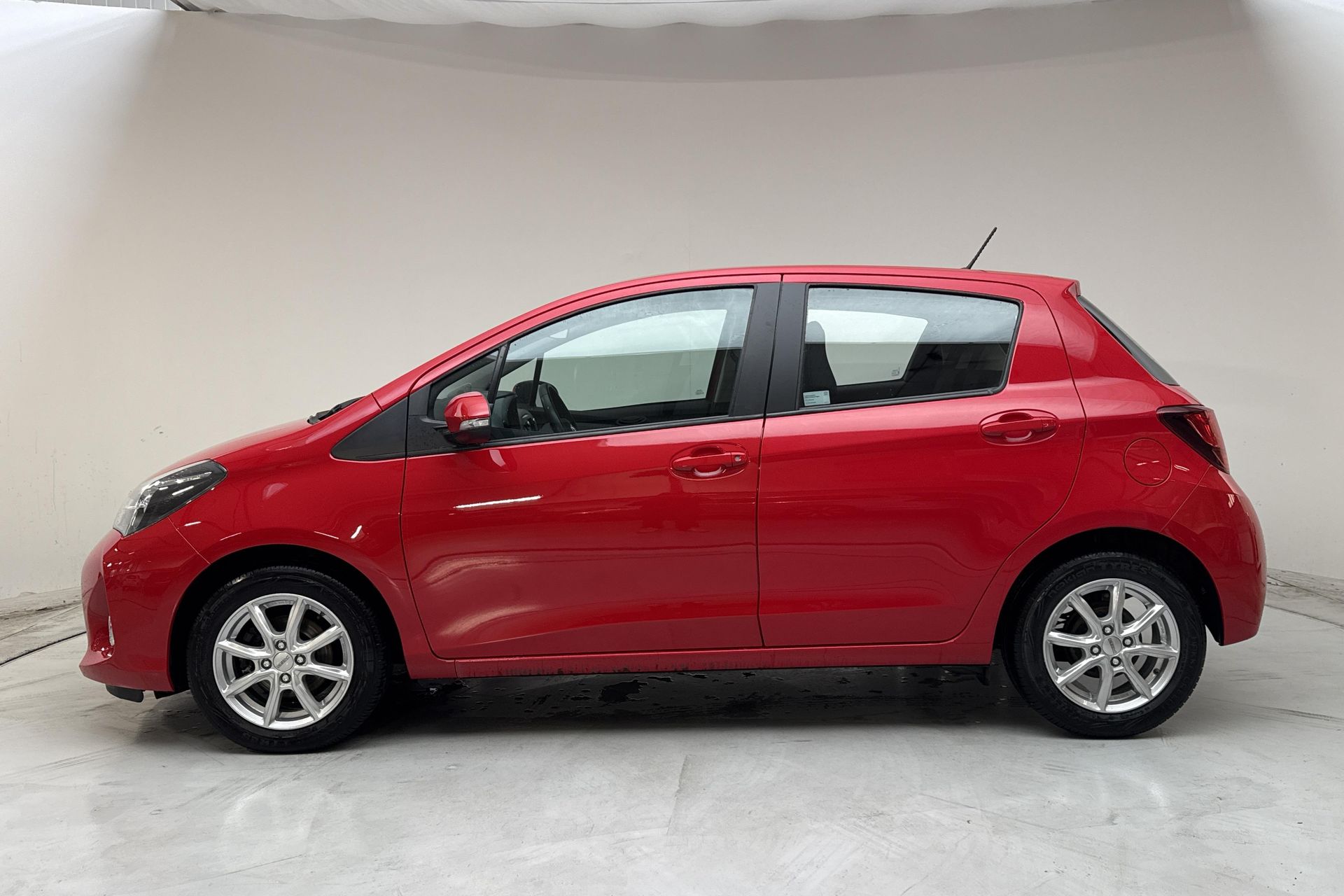 Toyota Yaris 1.33 Dual VVT-i 2015, bild 2/10