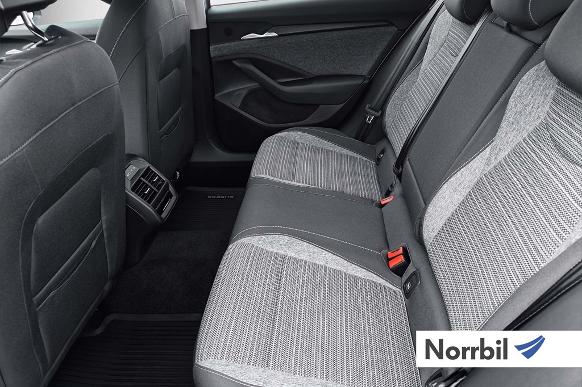 Skoda Superb 2025, bild 7/10